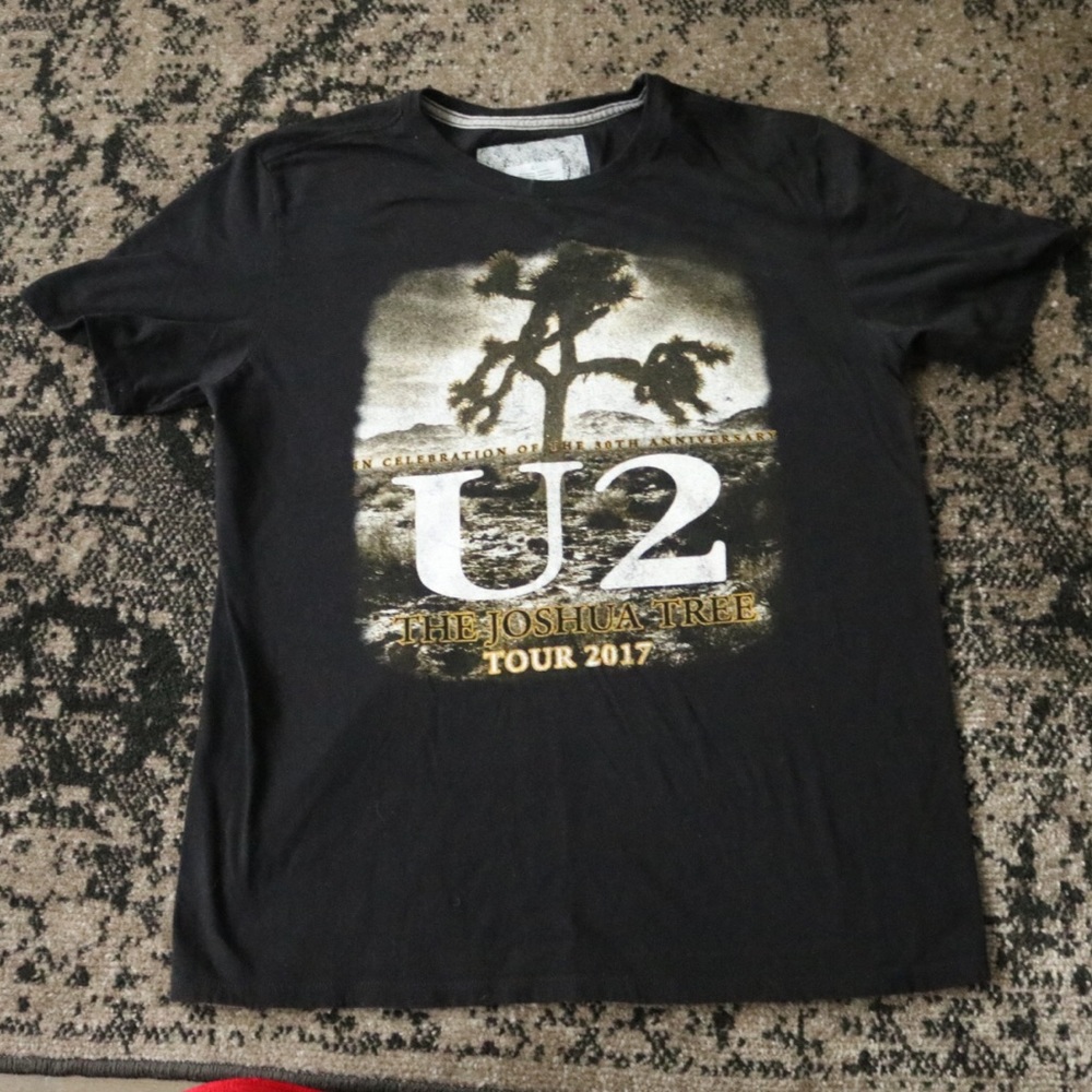 U2 tour T shirt size LARGE